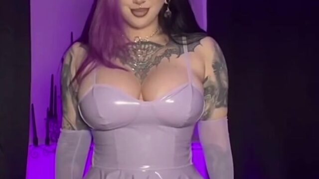 Ravengriim leaked new video showing off her big breasts!!!