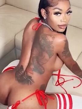 Asian Da Brat aka asiandabrat nude showing off her body!!!